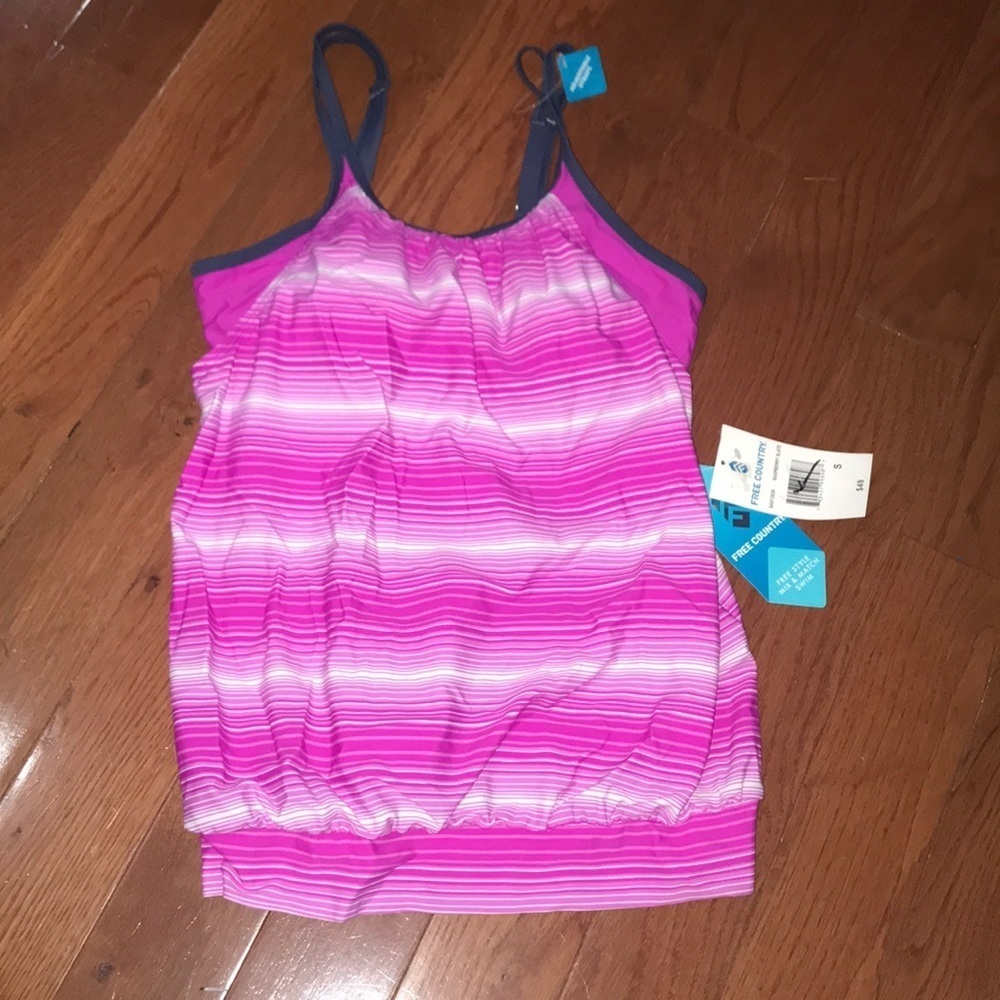 NWT women’s S swim top